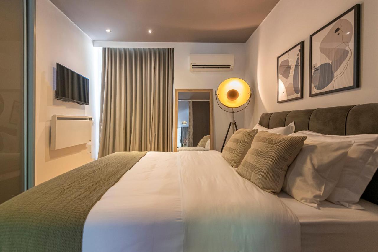 Phaedrus Living: Luxury Flat Vouliagmeni Apartment เอเธนส์ ภายนอก รูปภาพ