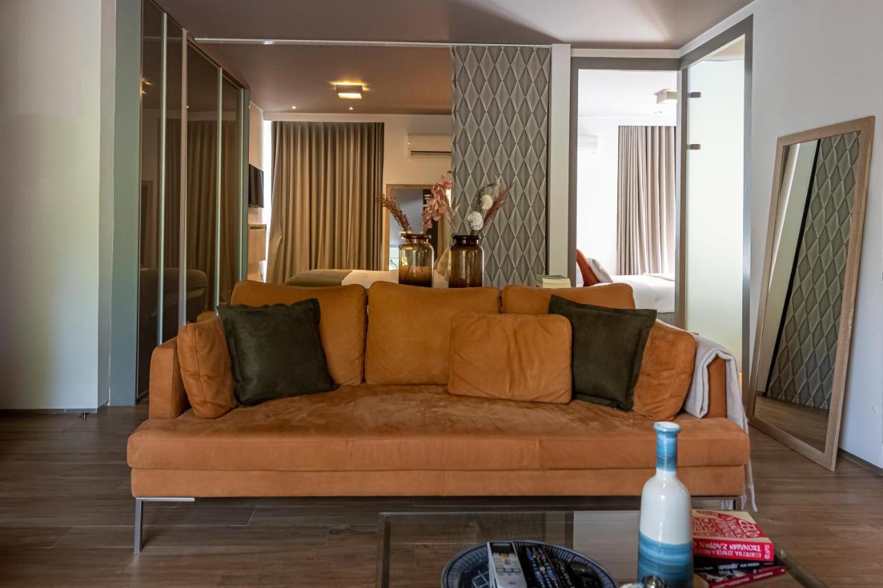 Phaedrus Living: Luxury Flat Vouliagmeni Apartment เอเธนส์ ภายนอก รูปภาพ